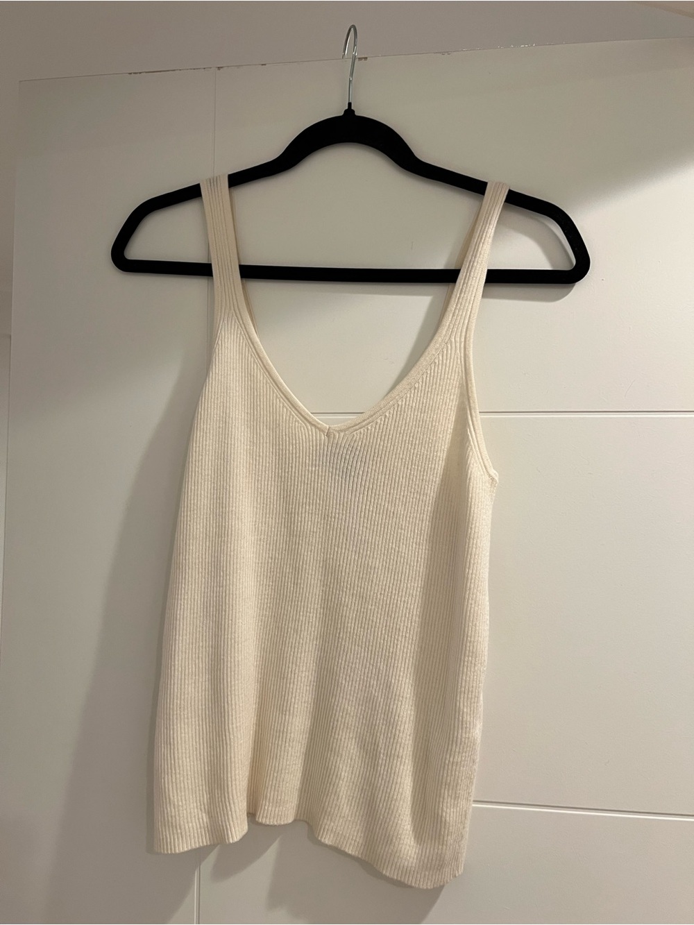 Banana Republic Cream Ribbed V-Neck Tank
